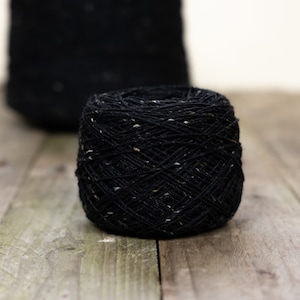 Soft Donegal tweed yarn, irish tweed yarn, 100% merino wool yarn, fingering weight, black tweed - 50 g