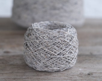 Knitting yarn, soft Donegal tweed yarn, Irish tweed yarn, merino wool yarn, light grey beige - 50 g