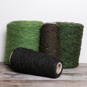 Soft Donegal tweed yarn, irish tweed yarn, 100% merino fingering wool yarn, shades of green - 50 g