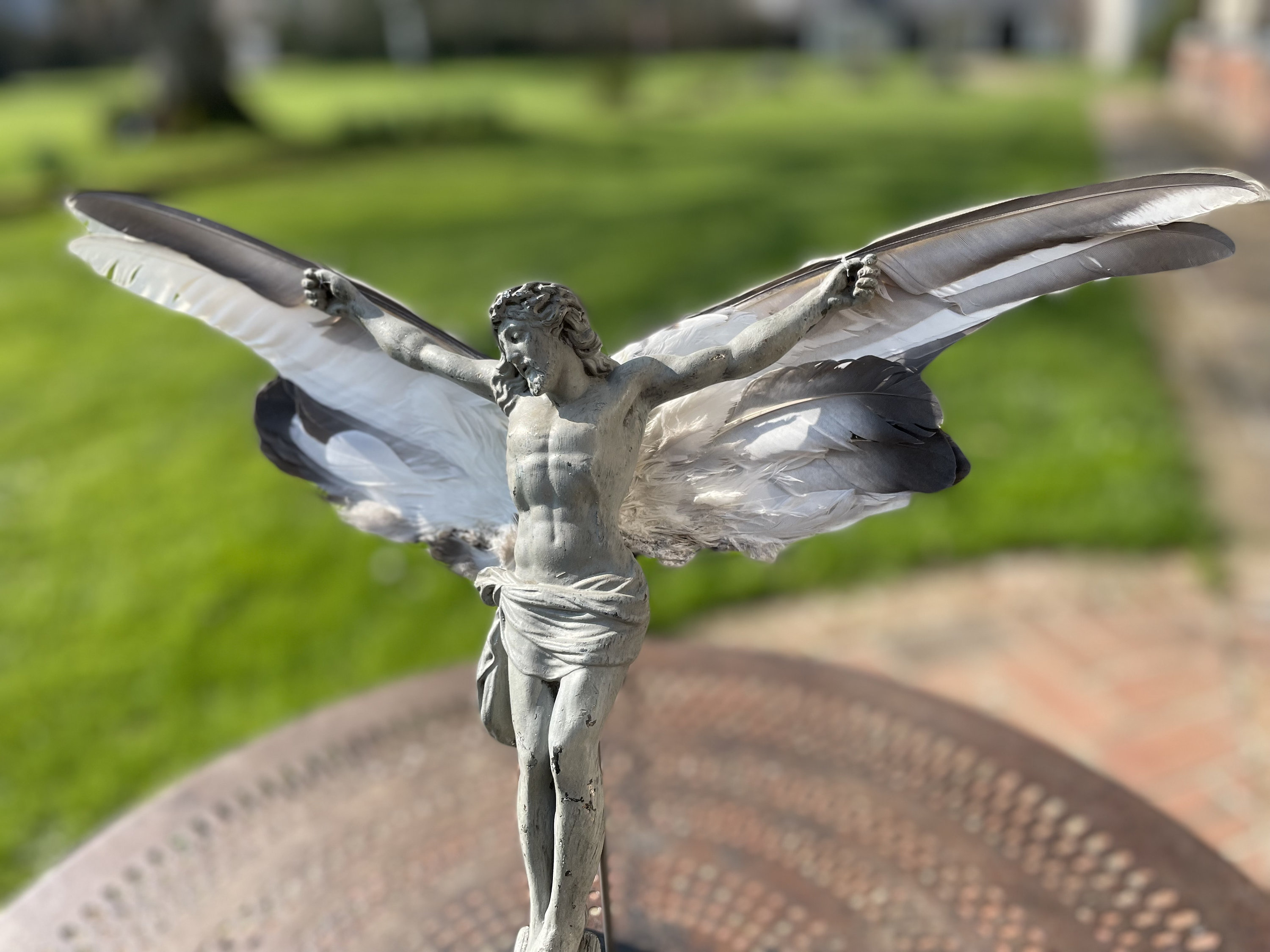 Jesus Comme Icare, Christ Ailé sur Socle