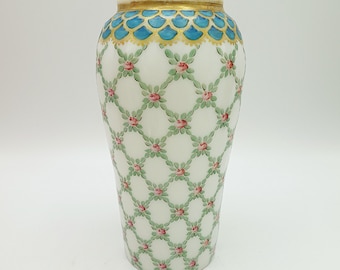 LEGRAS - Vase Pompadour en opaline - Louis XV - Victorien