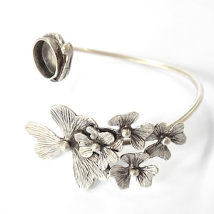 Flowers bracelet blank cuff blank bezel, cabochon mountings, adjustable bracelet, 10mm blank, Silver plated brass HNF249