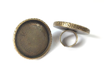 Hammered ring base round blank setting bezel cabochon mountings, resin base adjustable ring, 40mm blank, Antique Bronze plated HNF868