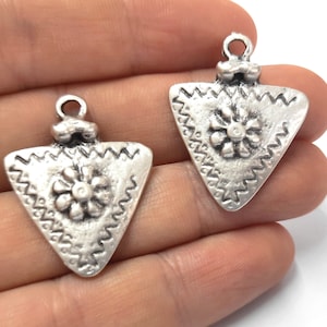 2 Flowers charms Antique silver plated charms 33x25mm HNF359