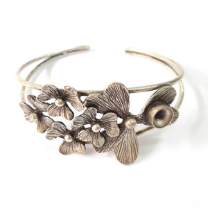Flower bracelet blank cuff blank bezel, cabochon mountings, adjustable bracelet, 8mm blank, Silver plated brass HNF58