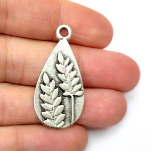 2 Silber Zweig Blatt Charms Antike versilberte Charms 39 x 19 mm HNF1243