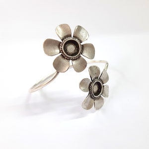 Flower bracelet blank, cuff blank bezel, cabochon mountings, adjustable bracelet, 10mm blank, Silver plated brass HNF43