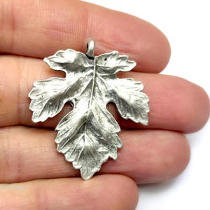 2 Leaf charms Antique silver plated charms 38x33mm HNF1184