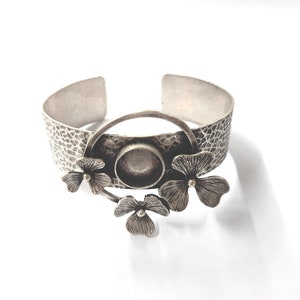 Flower bracelet blank cuff blank bezel, cabochon mountings, adjustable bracelet, 14mm blank, Silver plated brass HNF95