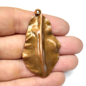 Pendentif à breloque feuille Breloques plaquées cuivre antique 57 x 32 mm HNF1048
