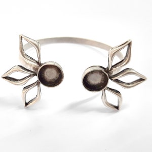 Leaf bracelet blank cuff blank bezel, cabochon mountings, adjustable bracelet, 11mm blanks, Silver plated brass HNF109