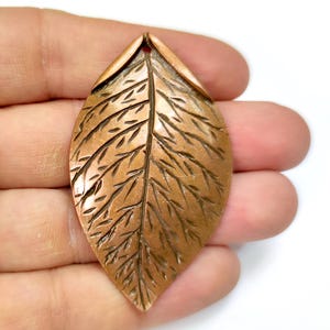 Pendentif à breloque feuille Breloques plaquées cuivre antique 62 x 36 mm HNF1070