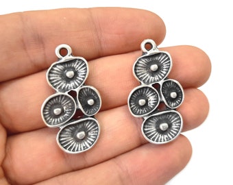 シルバーチャーム2個 アンティークシルバーメッキチャーム (26 x 22 mm