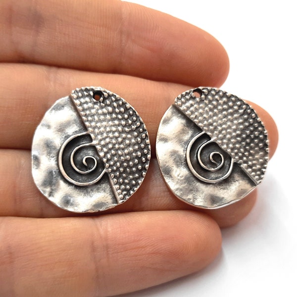 2 Hammered spiral round charms 25mm Antique silver plated charms HNF322