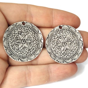 2 Round flowers charms Antique silver plated charms 35mm HNF743