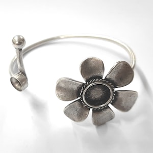 Daisy flower bracelet blank cuff blank bezel, cabochon mountings, adjustable bracelet, 10mm - 8mm  blank, Silver plated brass HNF100