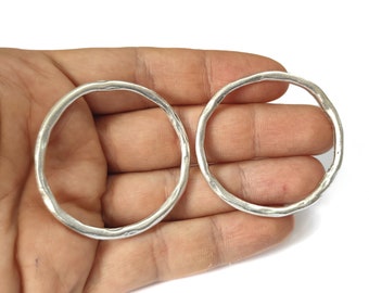 2 stora cirklar runda ringar Antikförsilvrad hänge 47 mm HNF718