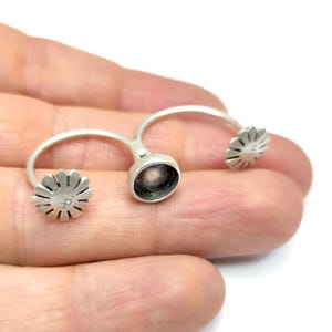 Daisy Flower ring setting blank, bezel, cabochon mountings, adjustable ring, 8mm blank, Silver plated brass HNF1065