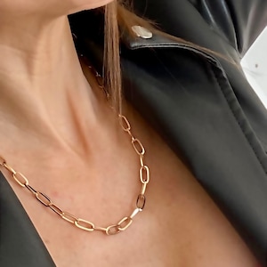 Collana con graffetta placcata in oro 18 carati, collana con graffetta sorprendente / collegamento pesante / regalo per lei / stratificazione / collana con graffetta / moda calda
