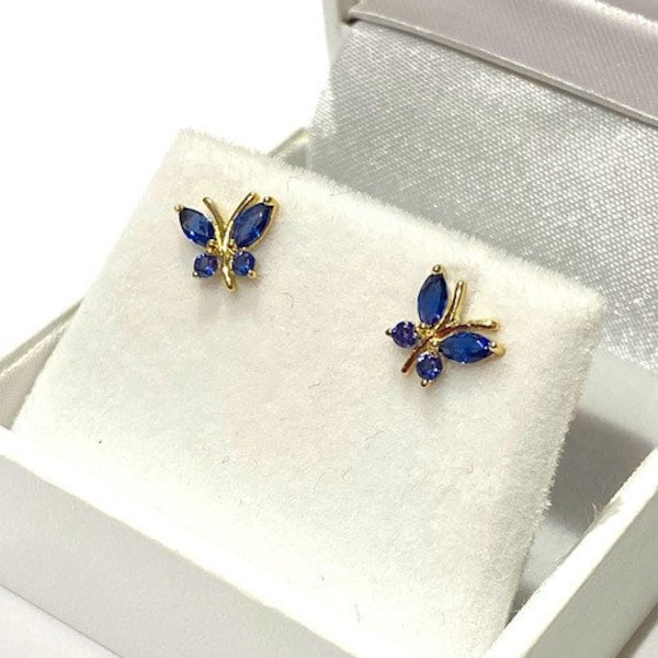 Boucles d'oreilles papillon en or 9 carats bleus et saphirs véritables | Bijoux papillon volant | Dainty 375 boucles d'oreilles papillon | Boucle d'oreille saphir | Bijoux bleus