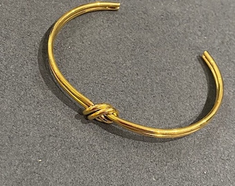 Manschette, 18 Karat vergoldet Knoten Detaillierte Manschette, offene Manschette, verstellbarer Schmuck, Geschenk für sie, Armreif, offener Armreif, gedrehtes Armband