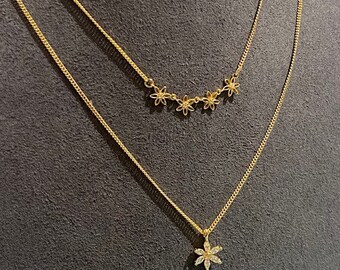 Collana di fiori d'oro, collana delicata a strati minimalista, collana a strati, regalo per lei / mini collana di fiori / gioielli fiore margherita