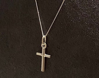 Effen waterdicht sierlijk hangerkruis aan sterling zilveren ketting, zilveren kruis voor vrouwen, doopcadeau, klein effen zilveren kruisbeeldkruis
