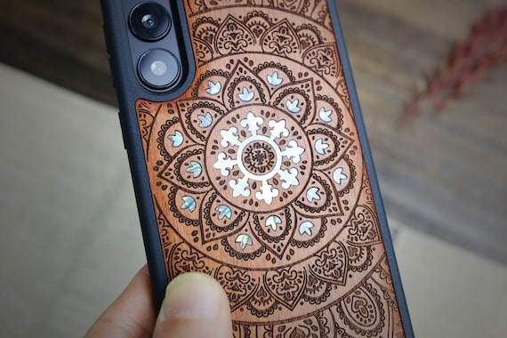 Floral Symphony: The Indian Mandala, Hand-Inlaid Wood & Mother of Pearl Case - Artisanal Cover for iPhone, Galaxy and Pixel