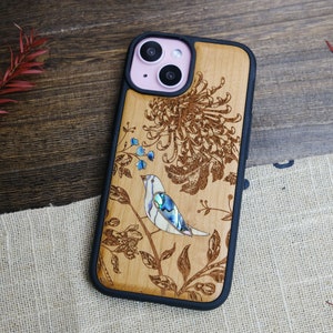 Eternal Elegance: The Chrysanthemum and the Songbird, capa de madeira e madrepérola incrustadas à mão - capa artesanal para iPhone, Galaxy e Pixel