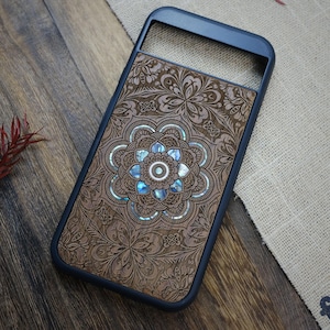 Ethereal Bloom Mandala, Custodia in legno intarsiato a mano e madreperla - Cover artigianale per iPhone, Galaxy e Pixel