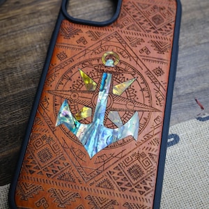 Ensemble nautico tra geometria Zendoodle, legno intarsiato a mano e custodia in madreperla - Cover artigianale per iPhone, Galaxy e Pixel