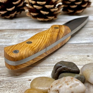 Cuchillo de acampada Scandi, cuchillo de caza profesional Fuji, Funda de cuero, cuchillo Bushcraft, cuchillo desollador, mango de olivo