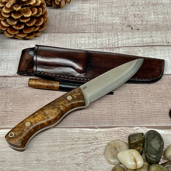 Cuchillo Bushcraft de acero Full Tang Scandi Bohler N690 con mango de  madera de nogal y funda de cuero opcional. Cuchillo de camping de magnesio  para arrancadores de fuego -  México