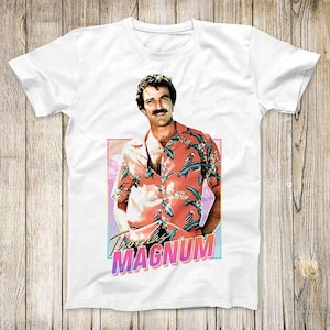 Thomas Magnum PI Tom Selleck Higgins Island Hoppers Hawaii 80s Top Tee Bestseller Verjaardag Unisex T-shirt 3275