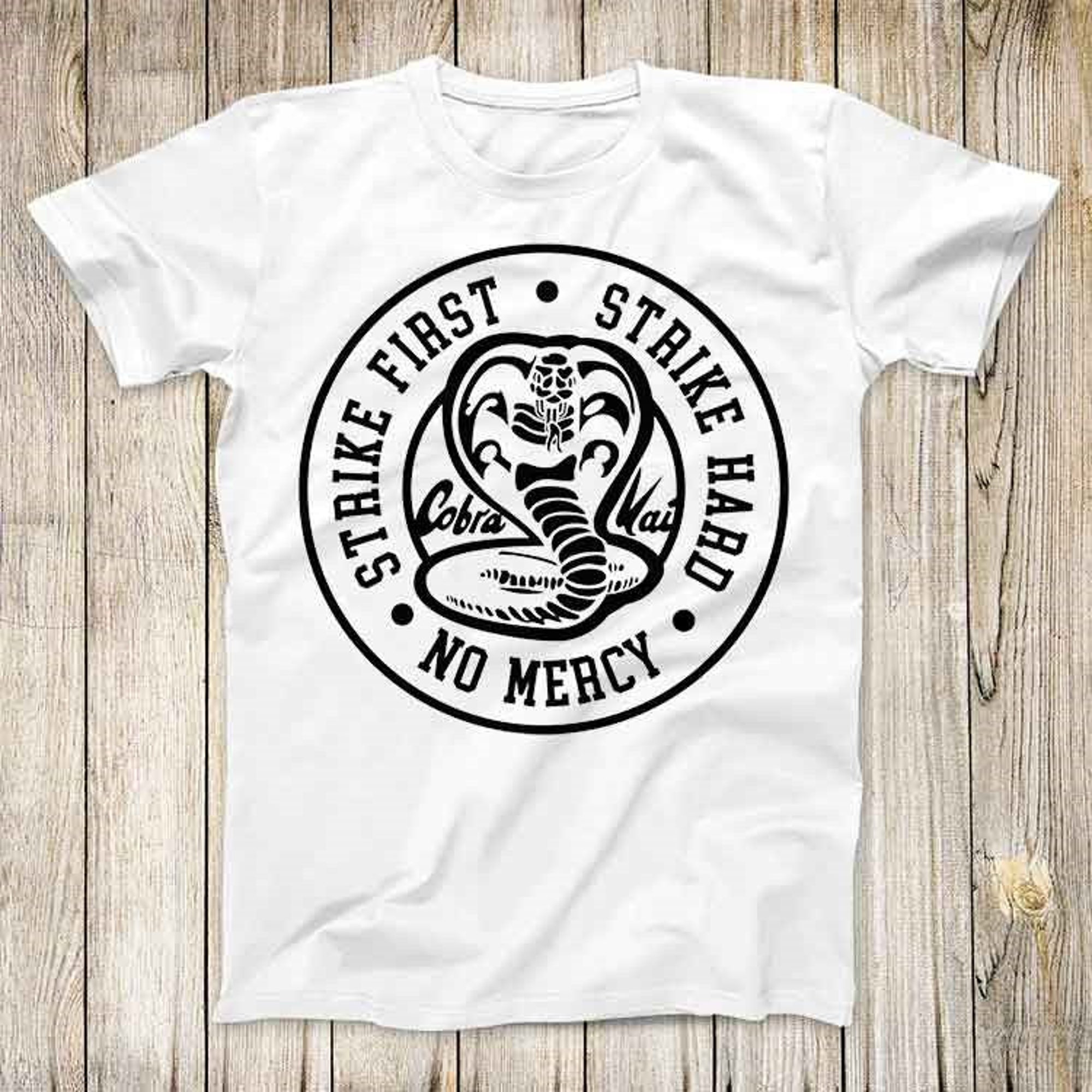 Discover Camiseta Cobra Kai Karate Nio Diseo Vintage para Hombre Mujer