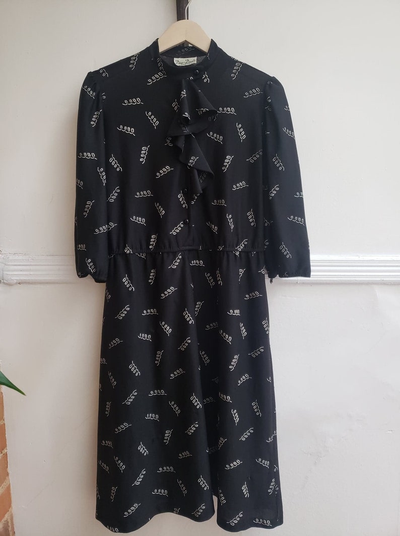 Vintage Doo-Dads spiral pattern dress
