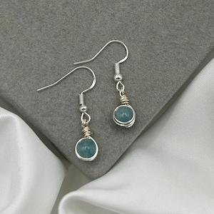 Orecchini pendenti in cristallo di acquamarina, orecchini pendenti in argento, pietra portafortuna di marzo, ciondolo minuscolo, delicato, minimalista, qualcosa di blu, sposa