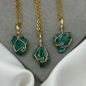 Dainty Raw Malachite Necklace Gold Healing Crystal Pendant Layered Necklaces Hippie Boho Everyday Jewelry Simple Necklace Minimalist Gift