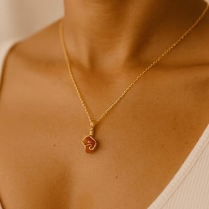 Gold Dainty Carnelian Crystal Necklaces Healing Crystal Pendant Wire Wrapped Carnelian Necklace Natural Gemstone Semi Precious Healing