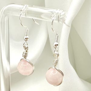 Handgemachte Rosenquarz Ohrringe: Silber Tropfen, Heilende Kristall Schmuck