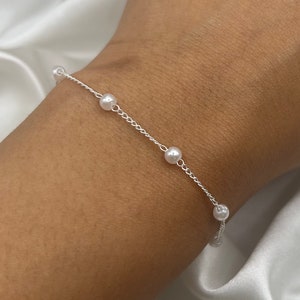 Silver Pearl Beaded Bracelet, Dainty Pearl Bridesmaids Wedding Jewellery, Bride Friendship Gift Simple Minimalist, Everyday