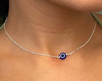 Gargantilla de plata delicada con ojo turco: Collar minimalista de protección contra el mal de ojo.
