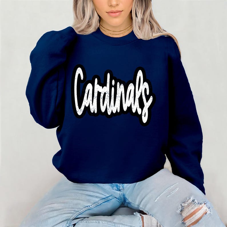 Sudadera con capucha estilo Cardinals con diseño desgastado, sudadera juvenil, mascota de los Cardinals, sudadera unisex, sudadera con capucha para el día del partido. imagen 13