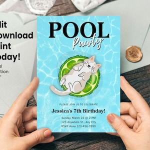 Puede incluir: Una invitación digital para una fiesta en la piscina con un gato de dibujos animados flotando en un flotador verde y blanco. La invitación es para el séptimo cumpleaños de Jessica e incluye la fecha, la hora y el lugar de la fiesta. La invitación mide 12,7 cm por 17,8 cm.
