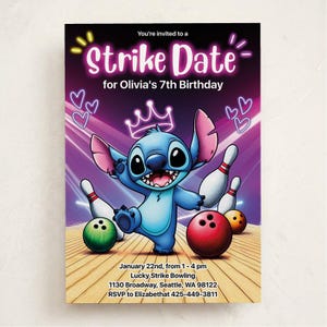 Może przedstawiać: Prostokątne zaproszenie na urodziny z niebieskim kosmitą w koronie na torze do kręgli. Tekst brzmi: You're invited to a Strike Date for Olivia's 7th Birthday, January 22nd, from 1-4 pm, Lucky Strike Bowling, 1130 Broadway, Seattle, WA 98122, RSVP to Elizabethat 425-449-3811.