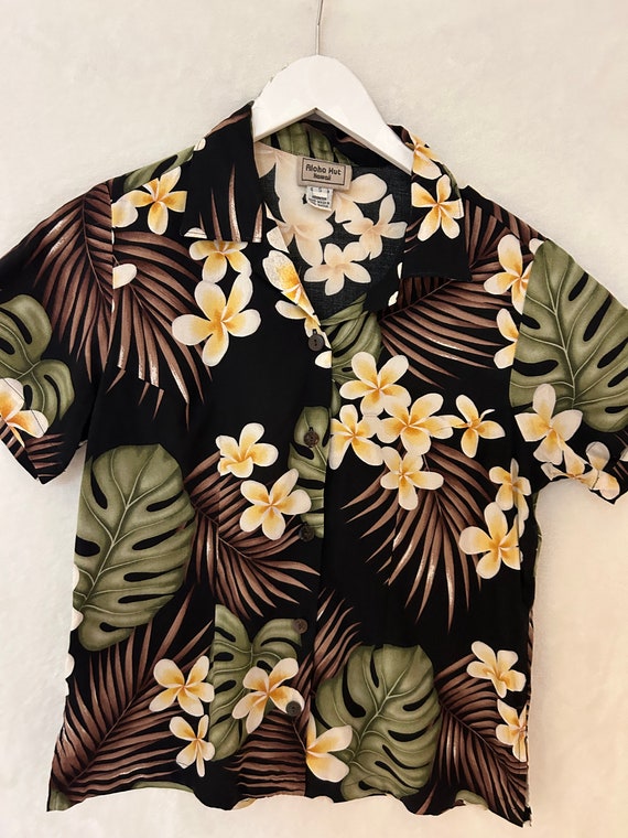 Chemise Hawaïenne Noire Homme – Motifs Fleurs Blanches Et Vertes, Col Cubain