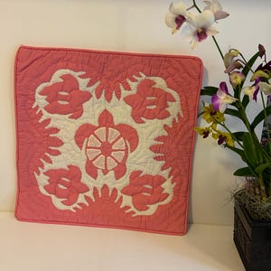 Handmade Hawaiian Quilt Pillow Cover: Red Turtle Cotton Applique (18&quot;/18&quot;)