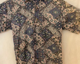 Vintage Tommy Bahama Silk Aloha Shirt - Hawaiian Print (Small)Quality product from Hawaii