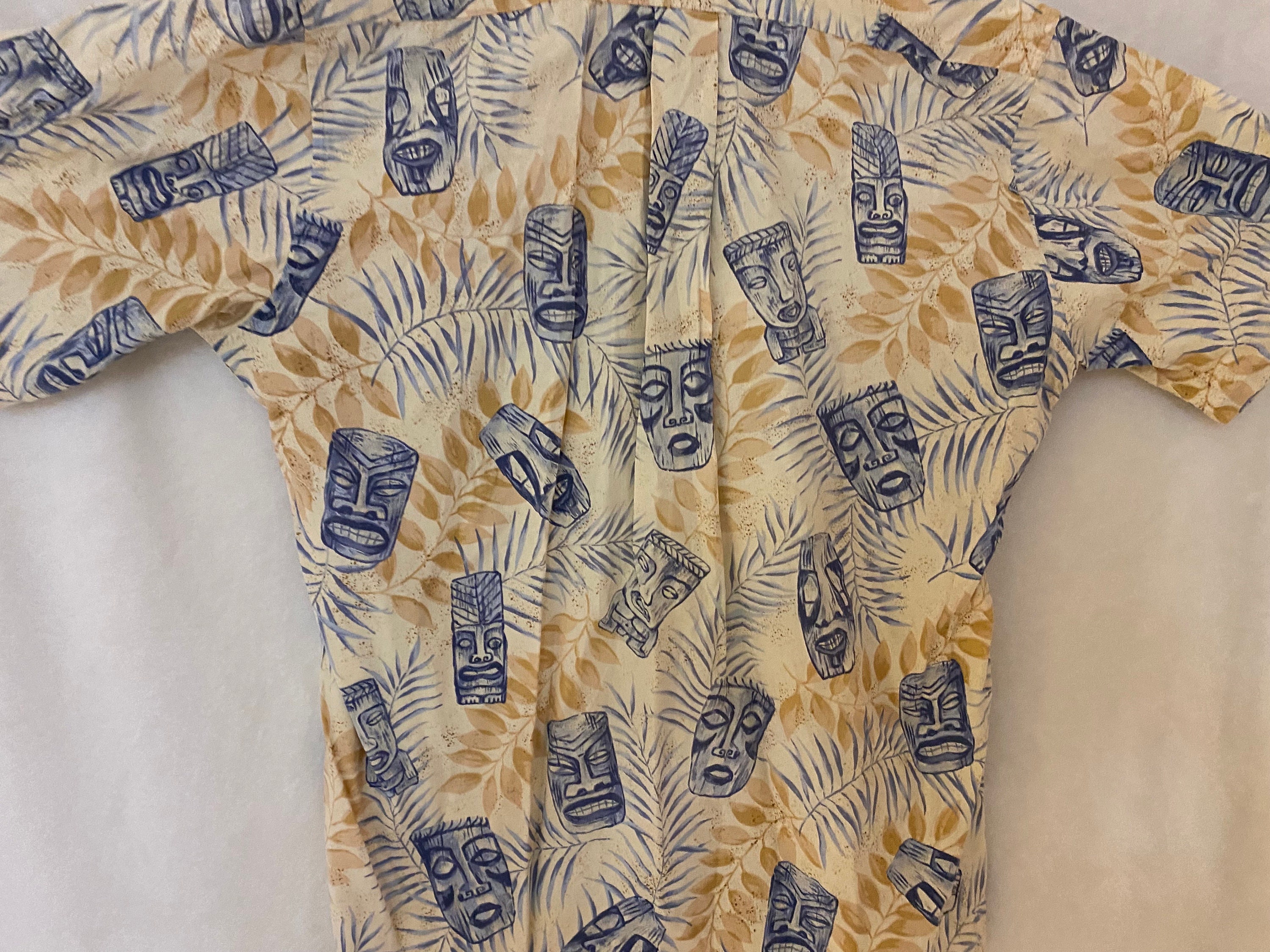 Chemise Hawaïenne Vintage Reyn Spooner - Taille L - Coton 100% - Motif Tribal Blanc, Vert, Rouge, Bleu - 4 Boutons