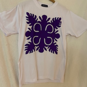 Hand Appliquéd Hawaiian Quilt T-Shirt: Purple Breadfruit Design